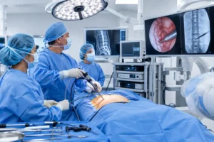 Endoscopia de coluna: como funciona na cirurgia
