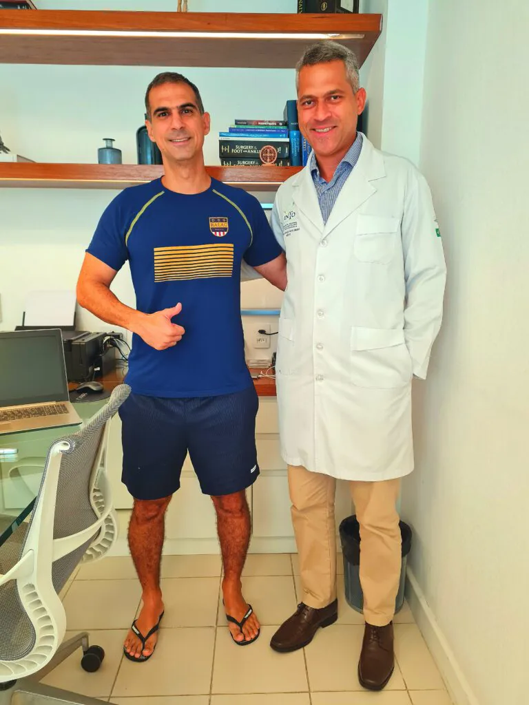 Dr Juan Aquino com um paciente e amigo após a Consulta que deixou depoimentos no site. www.drjuanaquino.com.br