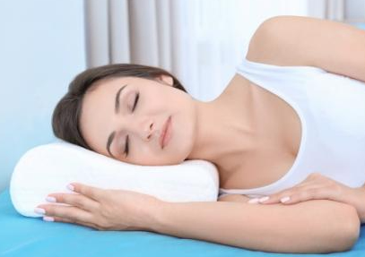 alinhamento-da-coluna-com-travesseiro-cervical-lado